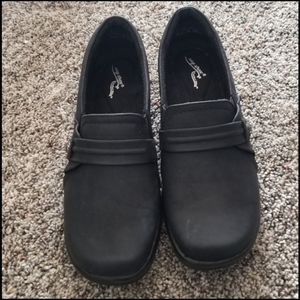 Easy Street black slip-on loafers